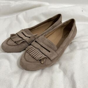 Baretraps Emalie Loafer Shoes Size 8 Taupe Beige Fringe Slip On Flat Comfort
